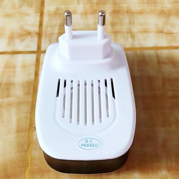 Multifunctional Household Ultrasonic Animal Repeller - Image 3
